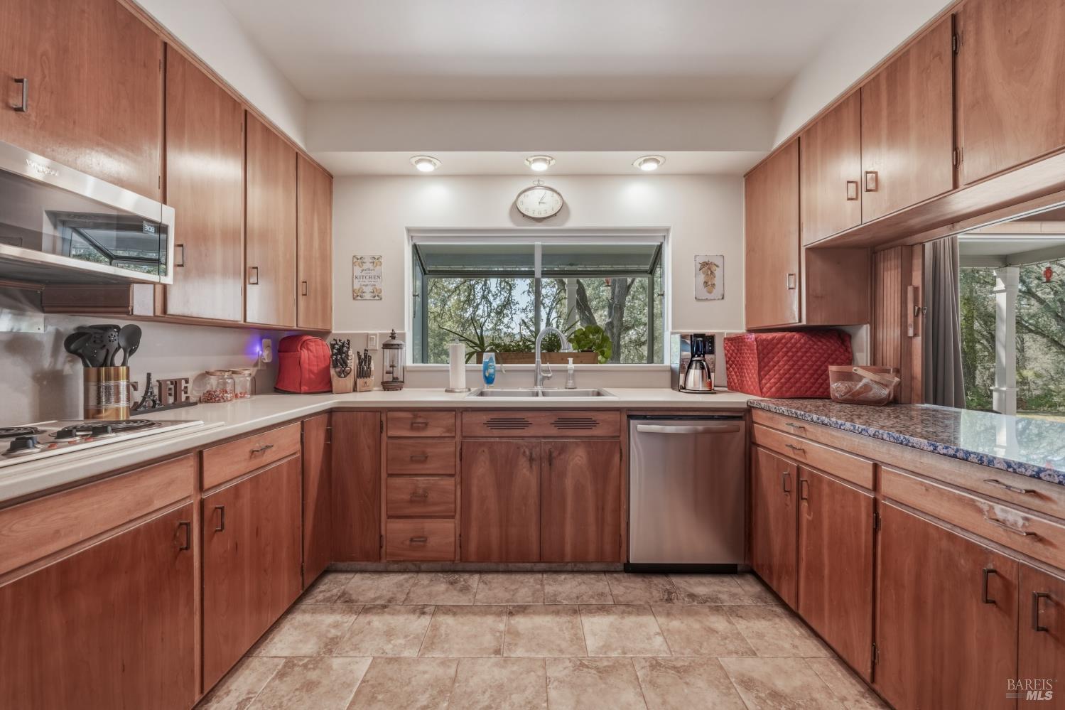 2875 Hill Road Lakeport CA 95453