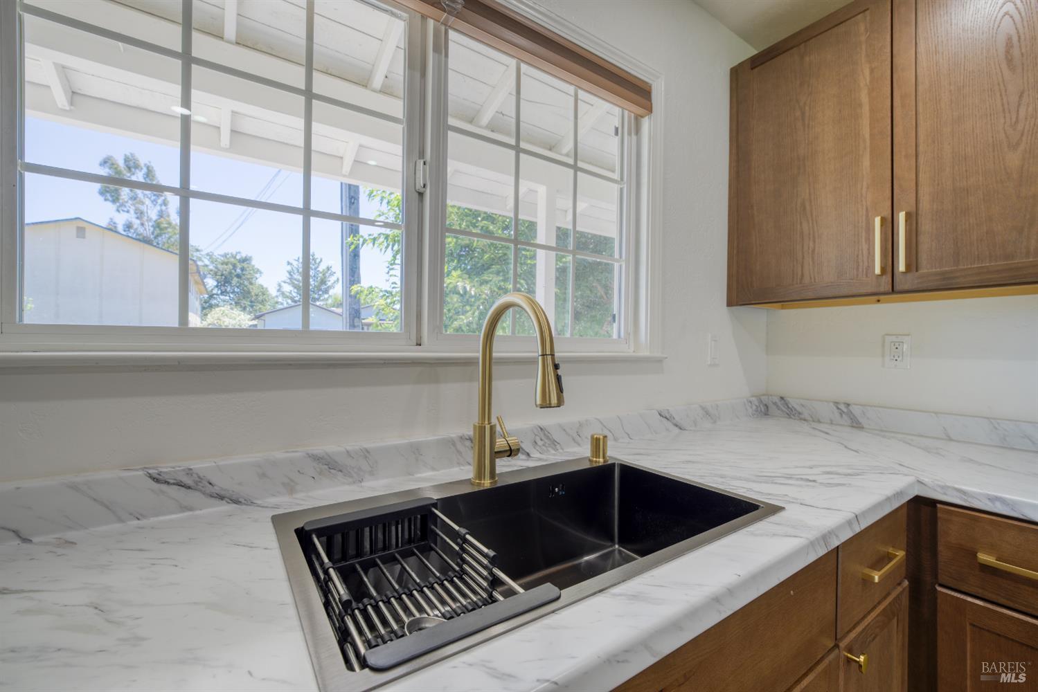 498 Mill Street Willits CA 95490