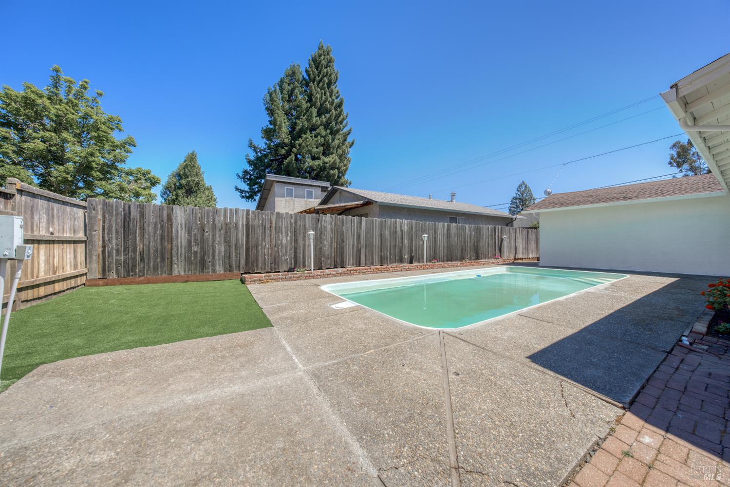498 Mill Street Willits CA 95490