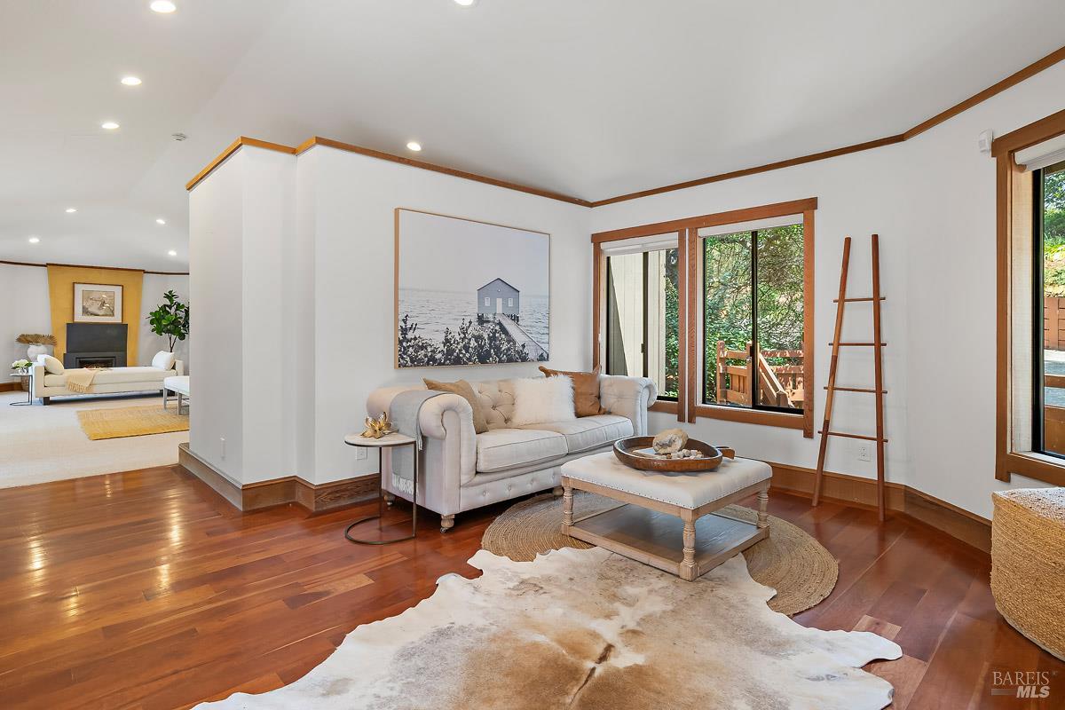 1100 Bayhills Drive San Rafael CA 94903