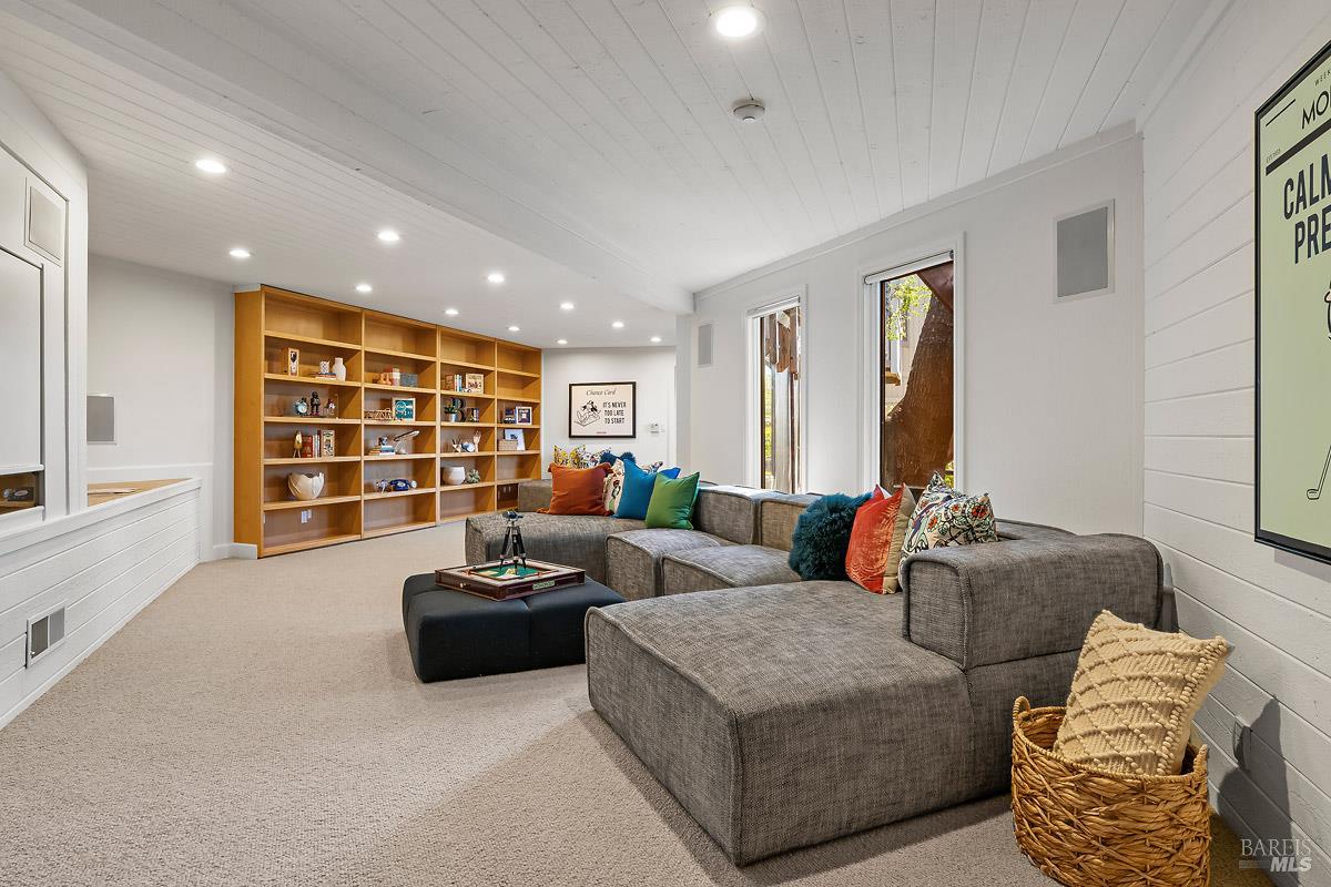 1100 Bayhills Drive San Rafael CA 94903