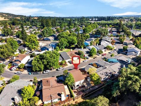 849 Falcon Way Healdsburg CA 95448