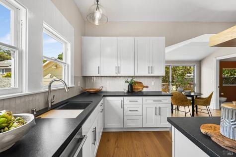 1121 F Street Petaluma CA 94952