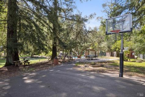 2264 Green Hill Road Sebastopol CA 95472