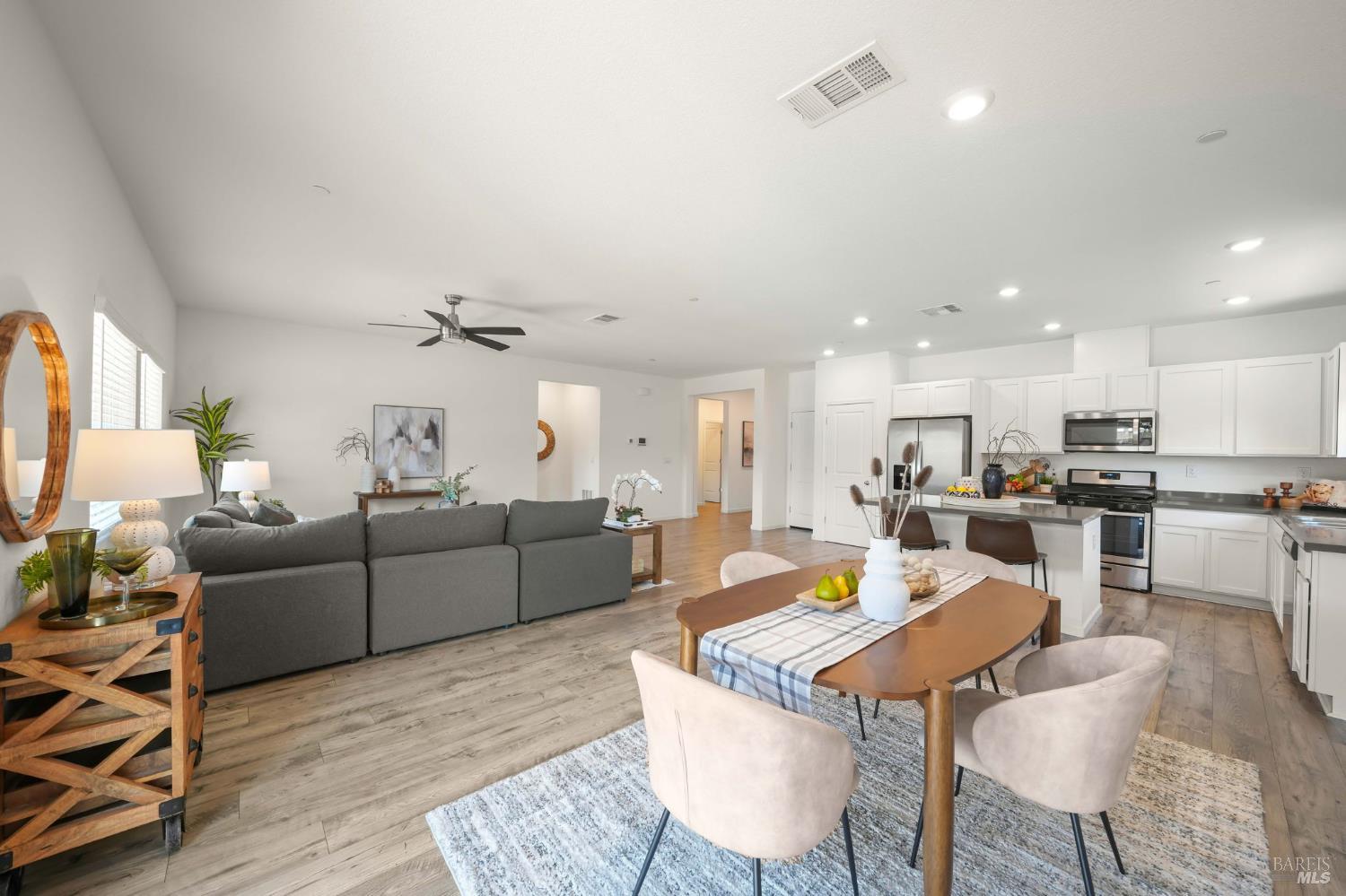 670 Wisteria Lane Dixon CA 95620