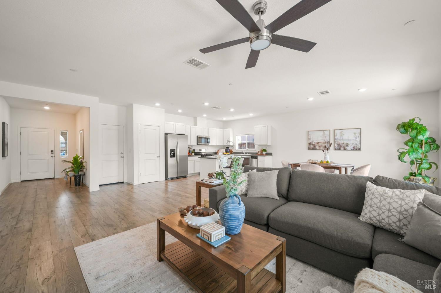 670 Wisteria Lane Dixon CA 95620