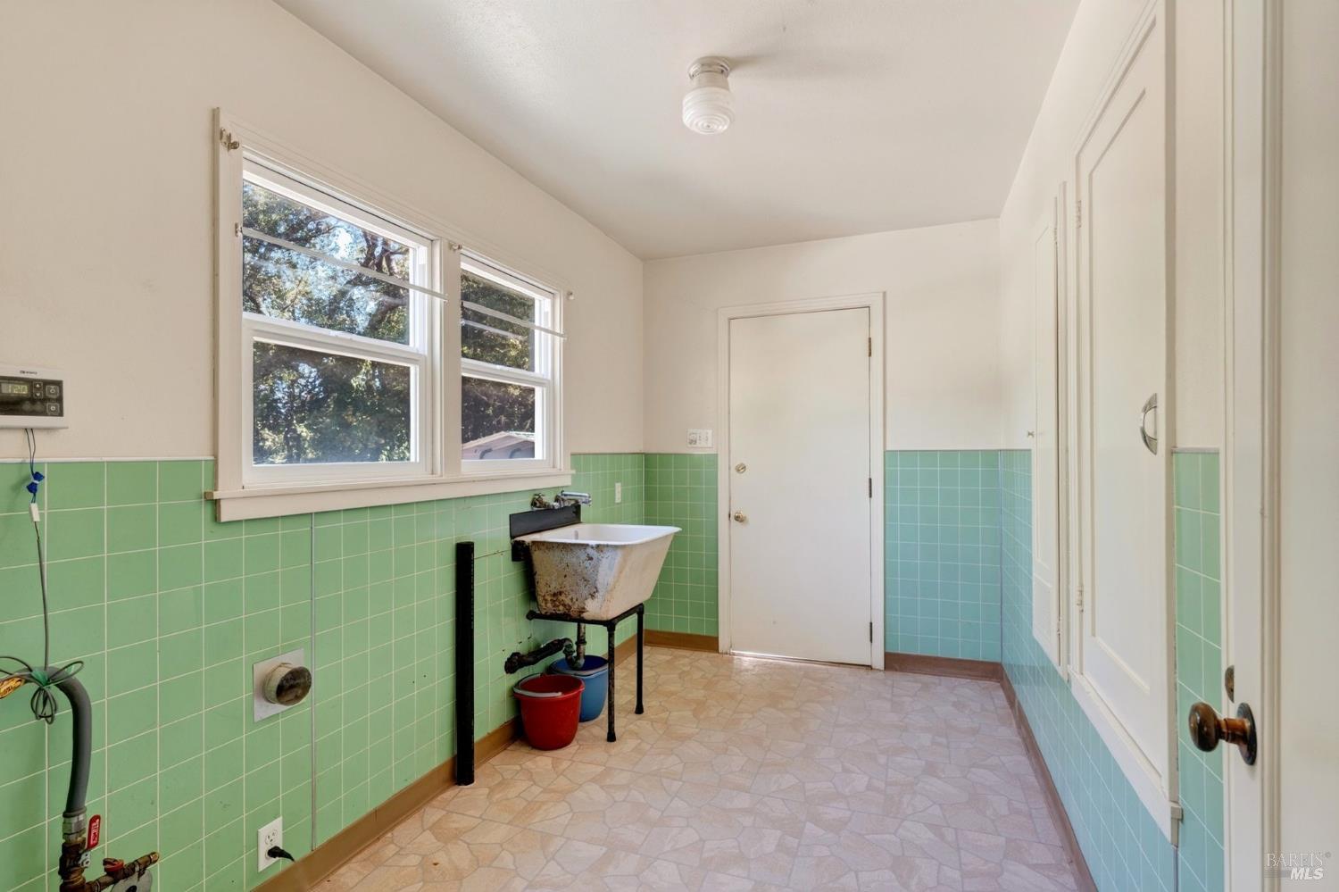 910 S Cloverdale Boulevard Cloverdale CA 95425