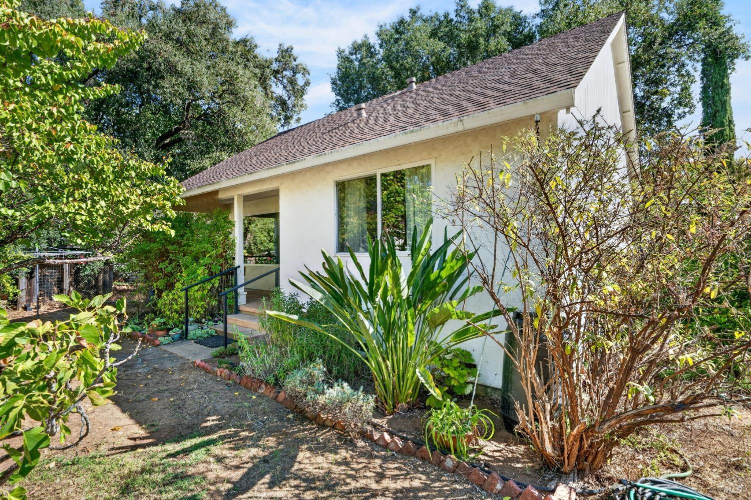 910 S Cloverdale Boulevard Cloverdale CA 95425
