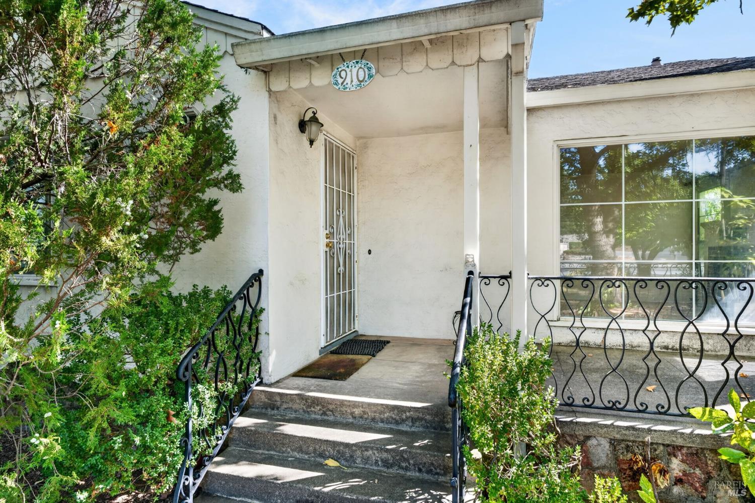 910 S Cloverdale Boulevard Cloverdale CA 95425