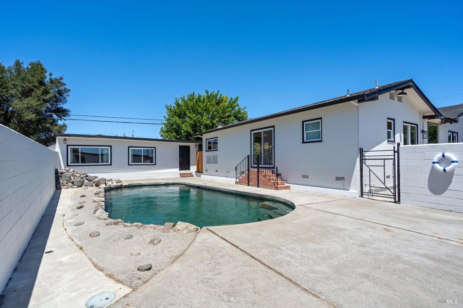 720-724 Liberty Road Petaluma CA 94952