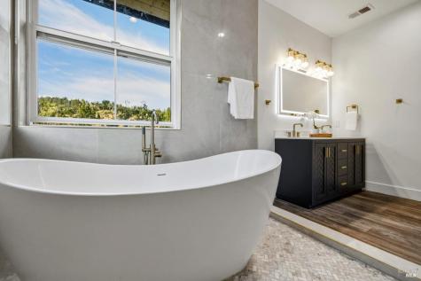 3441 Castlerock Court Santa Rosa CA 95404