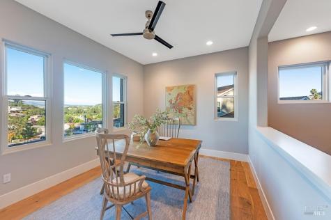 22 Oak Knoll Court Petaluma CA 94952