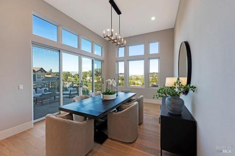 22 Oak Knoll Court Petaluma CA 94952