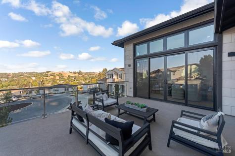 22 Oak Knoll Court Petaluma CA 94952