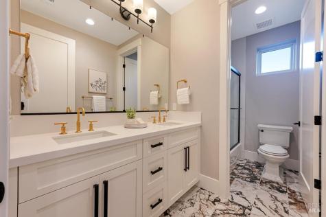 22 Oak Knoll Court Petaluma CA 94952