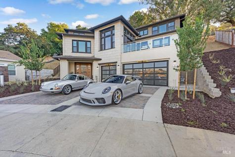22 Oak Knoll Court Petaluma CA 94952