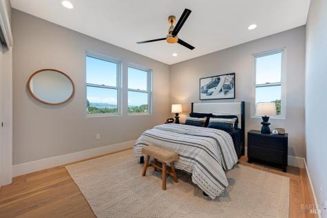 22 Oak Knoll Court Petaluma CA 94952