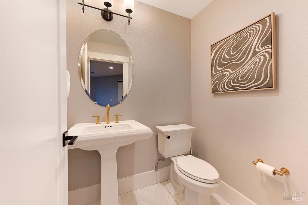 22 Oak Knoll Court Petaluma CA 94952