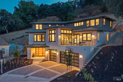 22 Oak Knoll Court Petaluma CA 94952