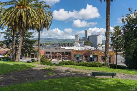 22 Oak Knoll Court Petaluma CA 94952