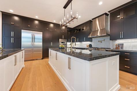 22 Oak Knoll Court Petaluma CA 94952