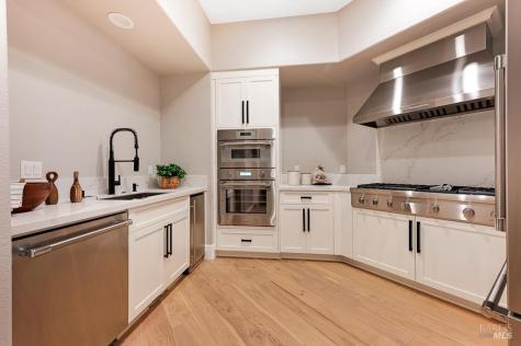 22 Oak Knoll Court Petaluma CA 94952