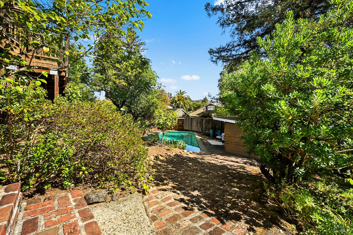 18 Plumas Avenue San Anselmo CA 94960