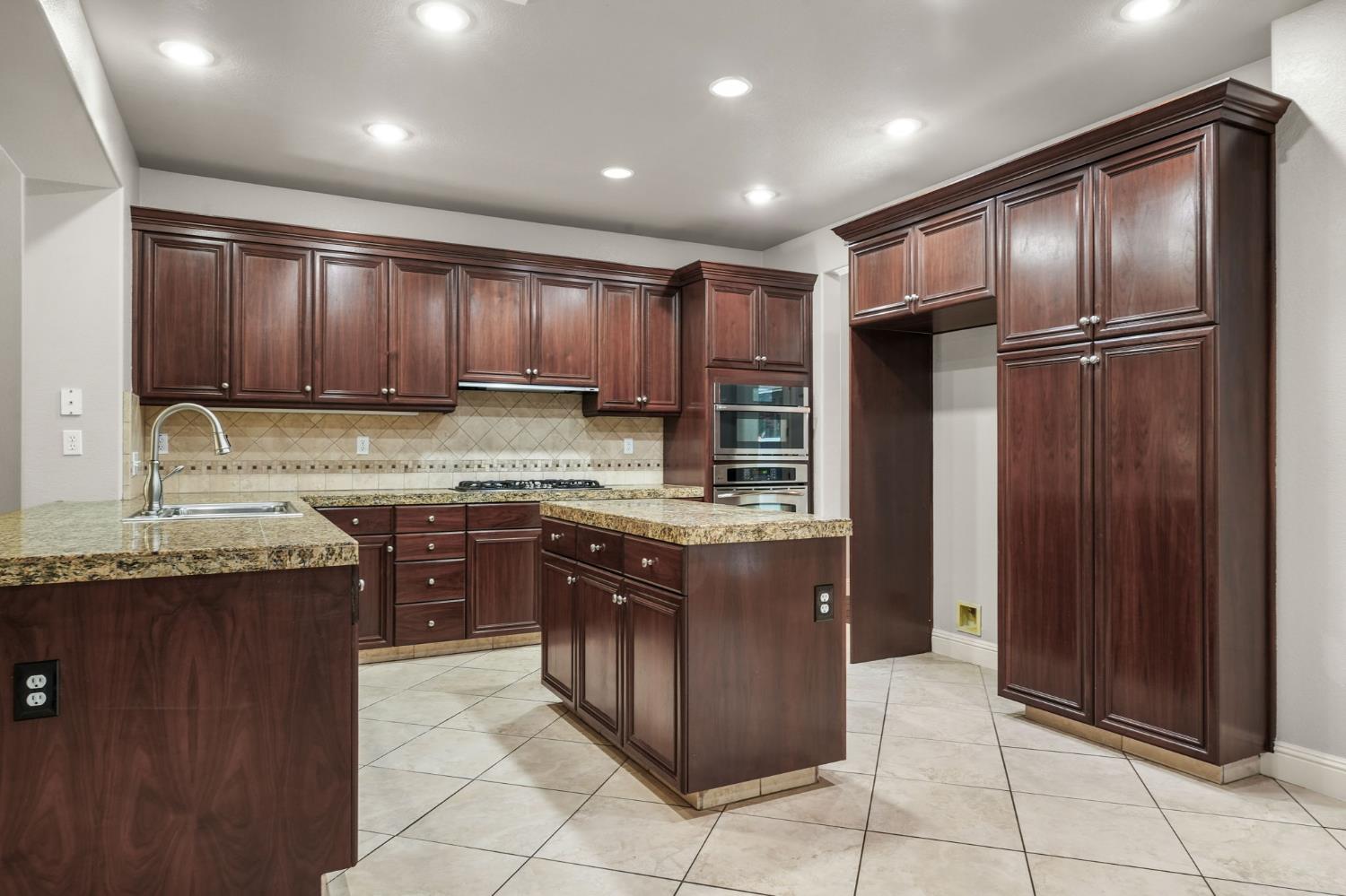 2552 Pinkerton Way Lodi CA 95242