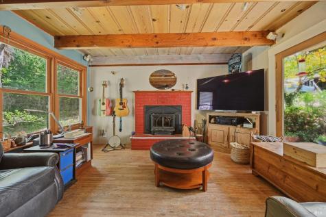 589 Pleasant Hill Road Sebastopol CA 95472