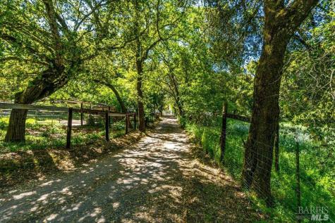 840-845 Horn Avenue Glen Ellen CA 95442