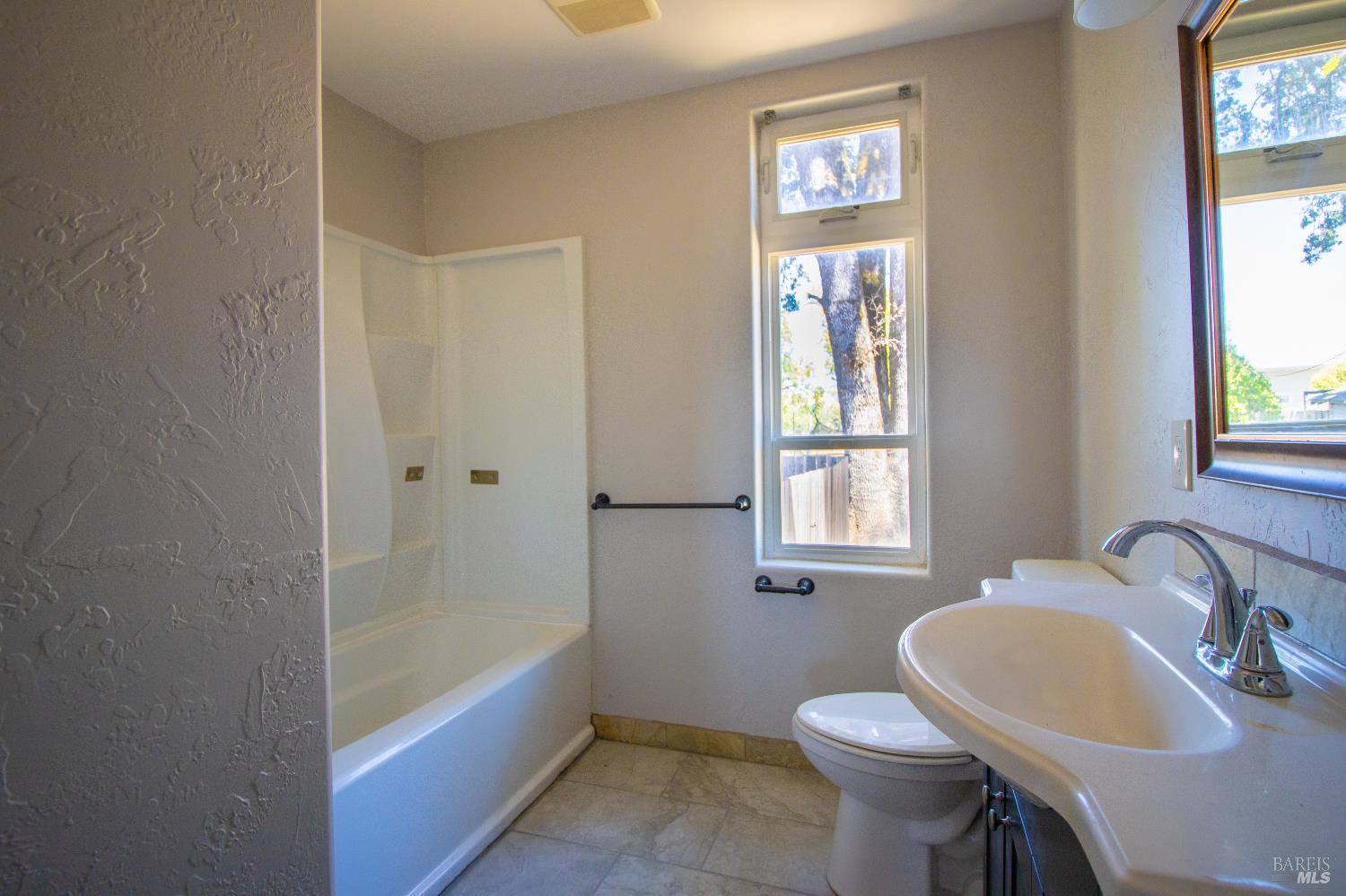 2901-2903 Road I Redwood Valley CA 95470