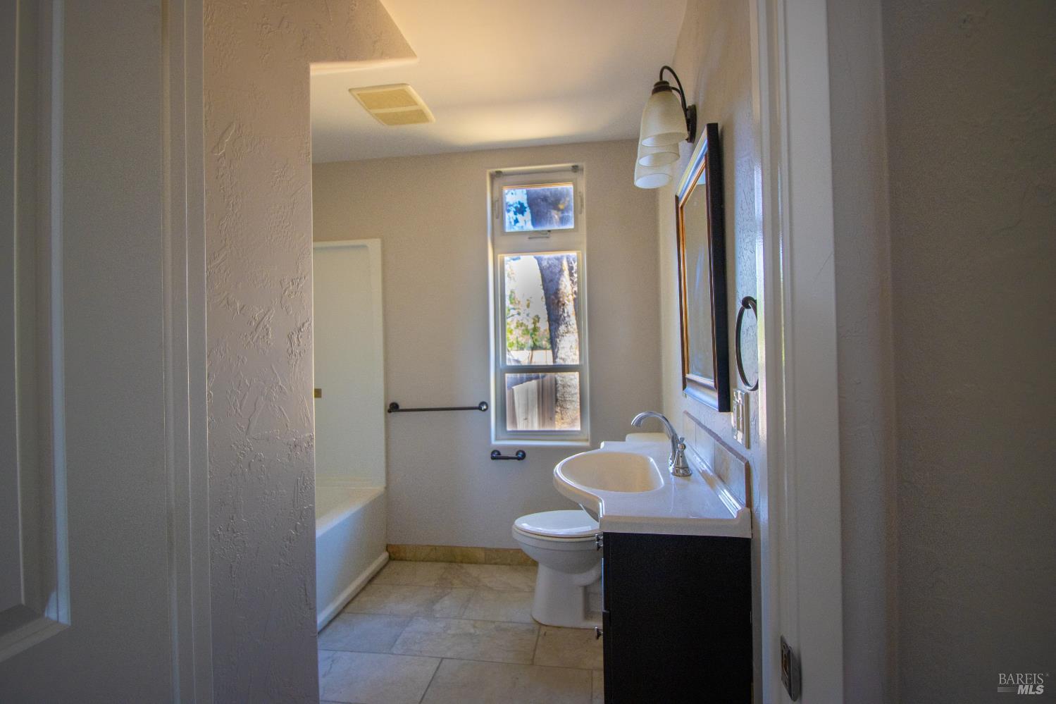 2901-2903 Road I Redwood Valley CA 95470