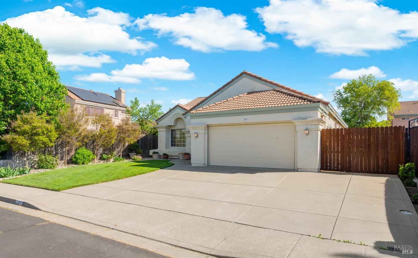 207 Laurelwood Way Vacaville CA 95687