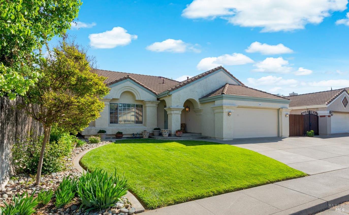 207 Laurelwood Way Vacaville CA 95687