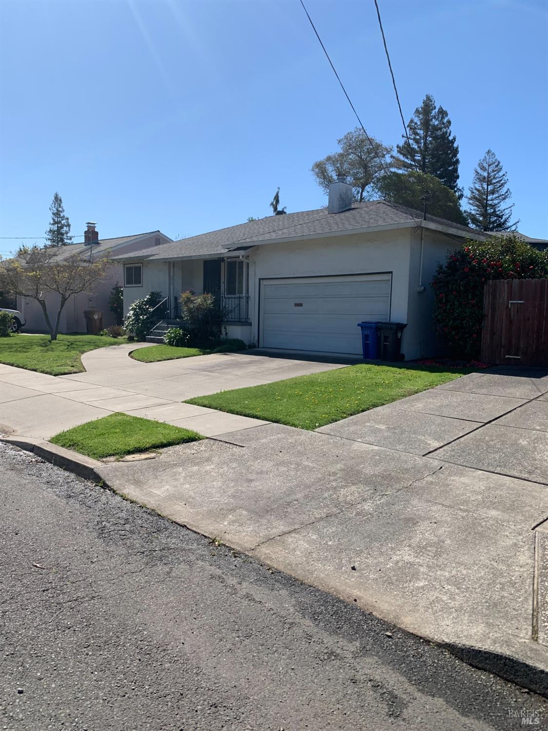 525 Minahen Street N Napa CA 94559