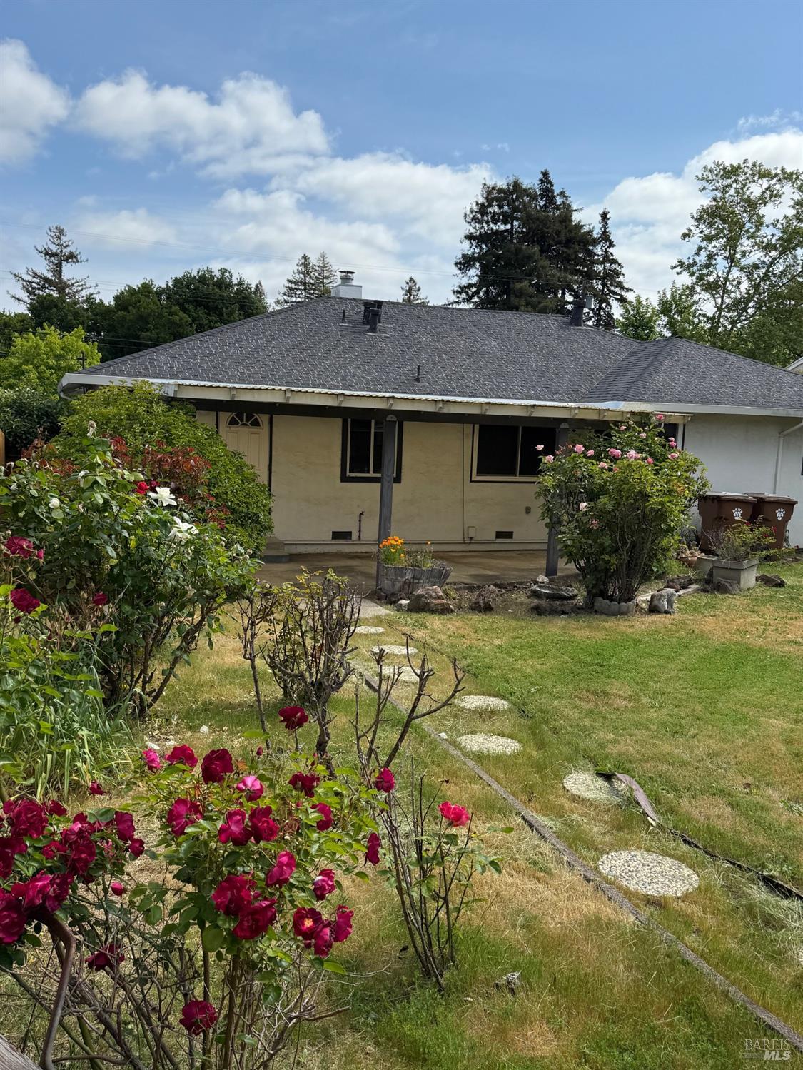 525 Minahen Street N Napa CA 94559
