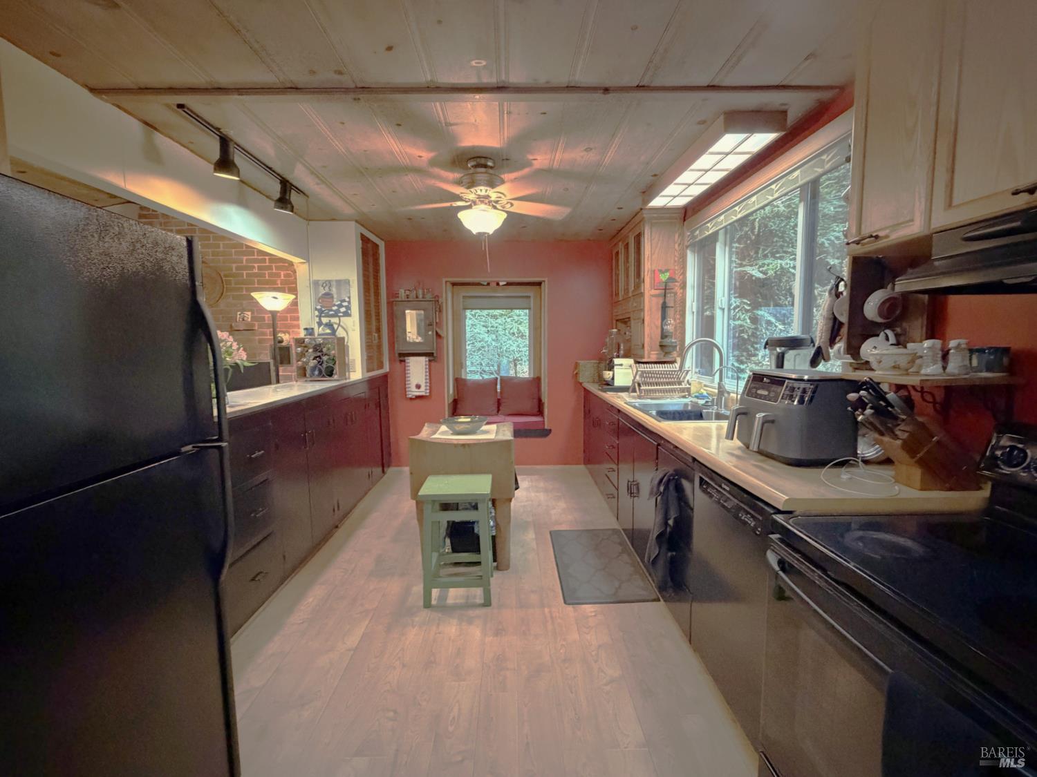 11659 Saratoga Avenue Guerneville CA 95436