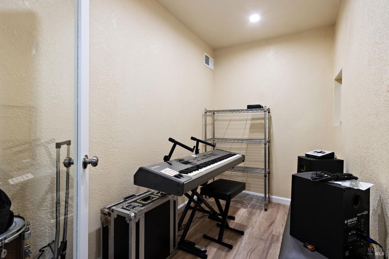942 5th Street Vallejo CA 94590