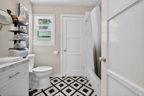 1832 Wright Street Santa Rosa CA 95404