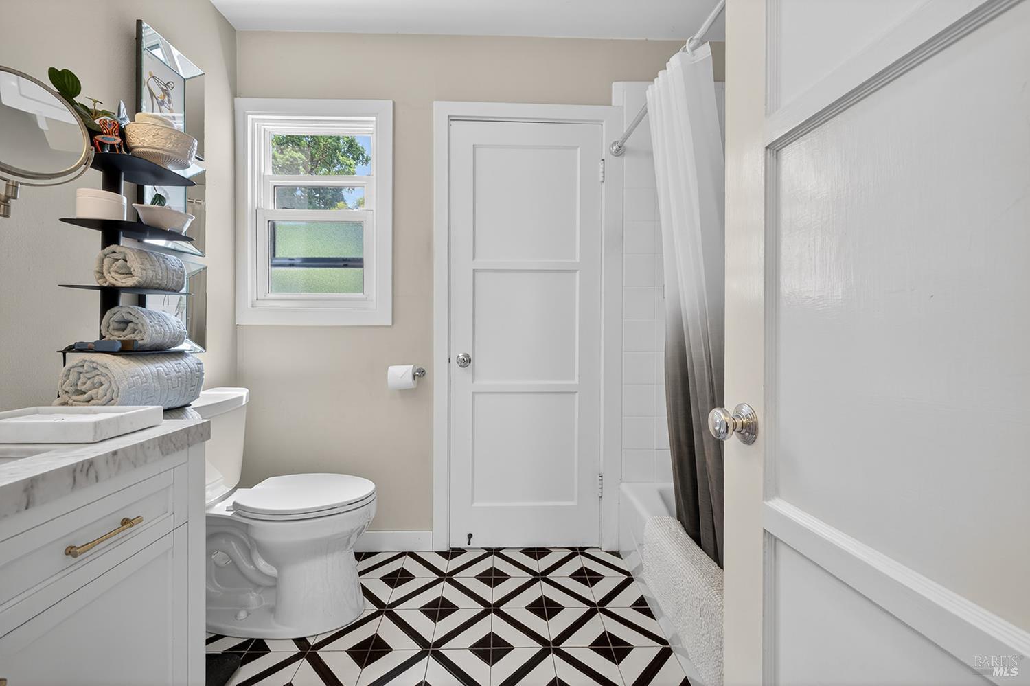 1832 Wright Street Santa Rosa CA 95404