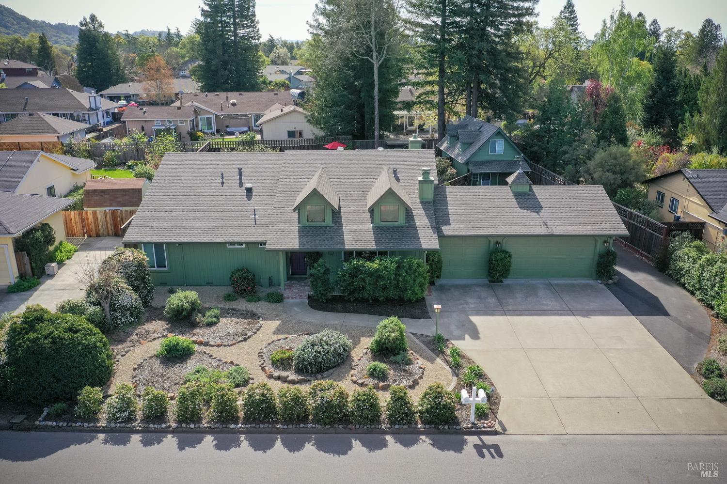 180 Barrio Way Windsor CA 95492