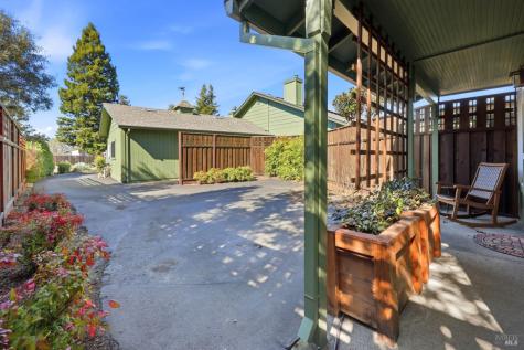 180 Barrio Way Windsor CA 95492