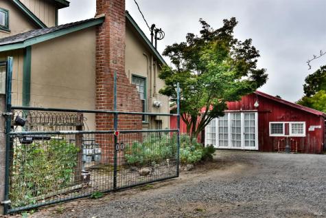 704 Bloomfield Road Sebastopol CA 95472
