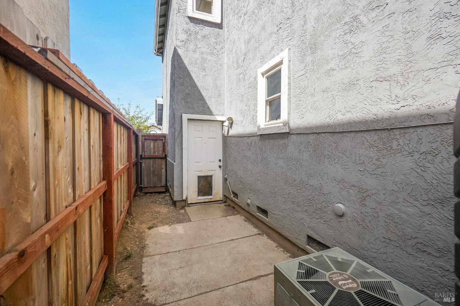 945 Bauman Court Suisun City CA 94585