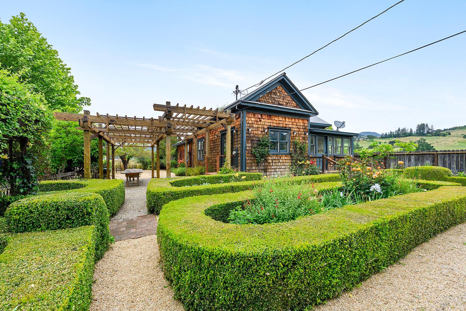 6003-6017 Red Winery Road Healdsburg CA 95441
