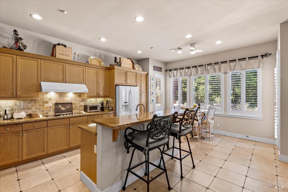 544 Port Circle Cloverdale CA 95425