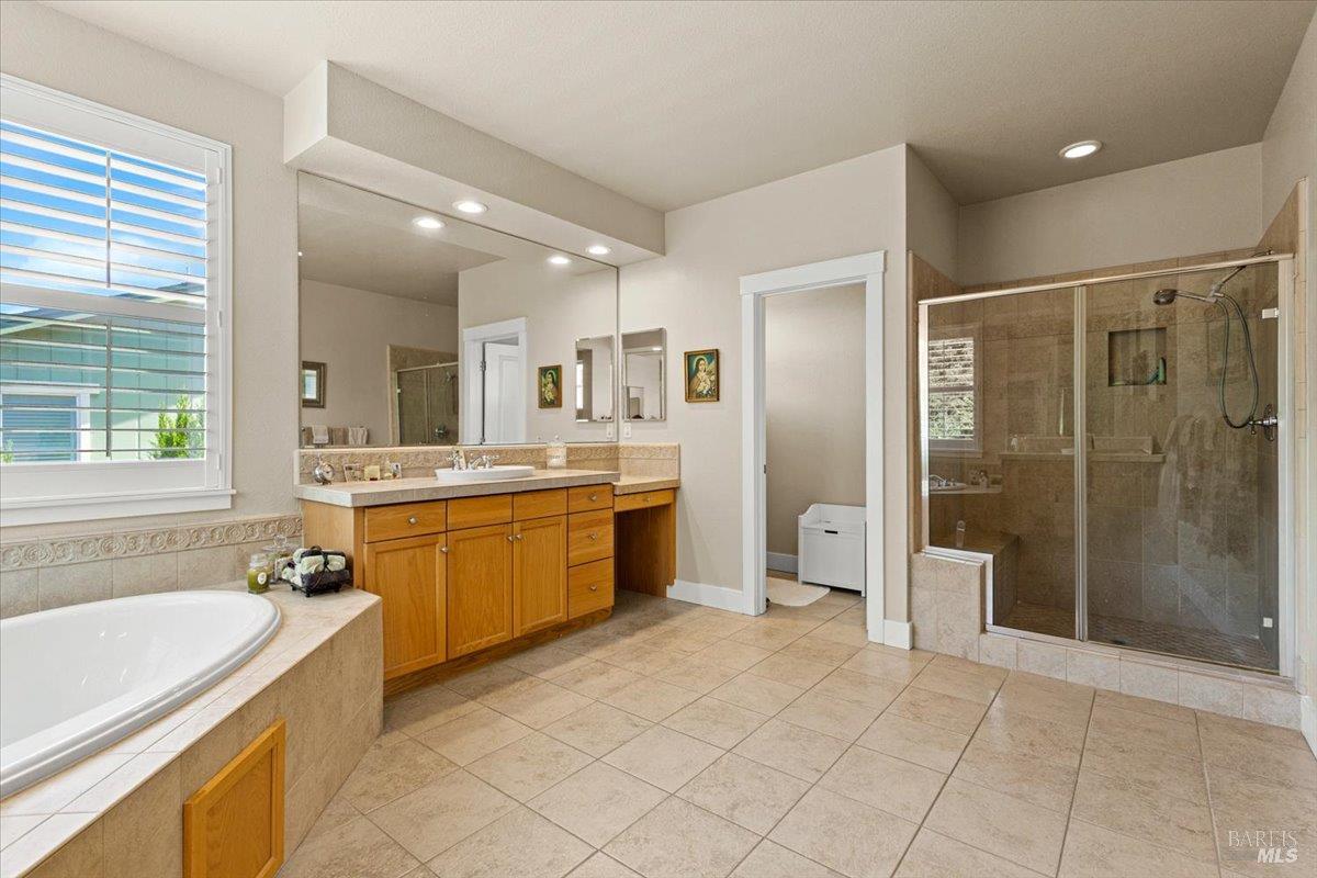 544 Port Circle Cloverdale CA 95425