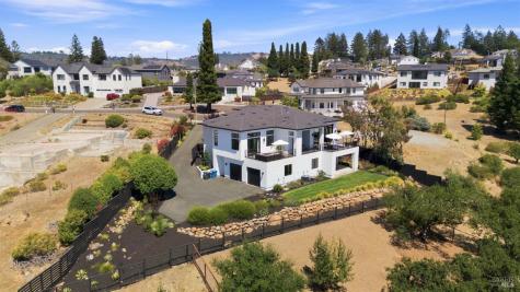 3735 Woodbourne Place Santa Rosa CA 95403