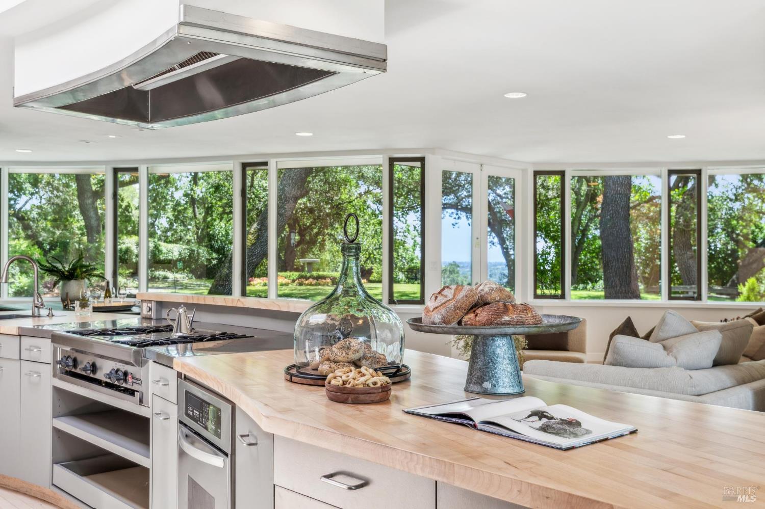 5768 Silverado Trail Napa CA 94558
