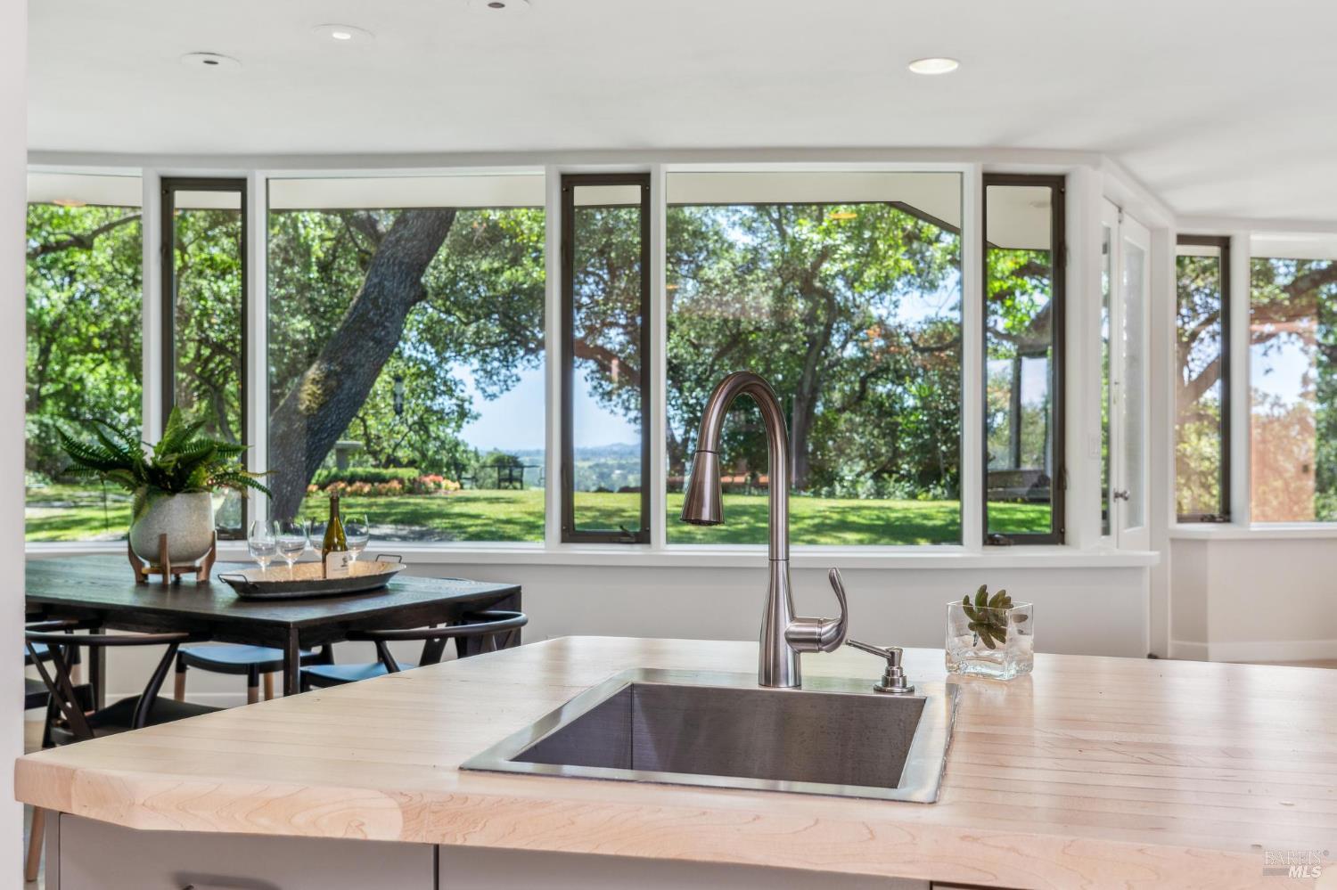5768 Silverado Trail Napa CA 94558